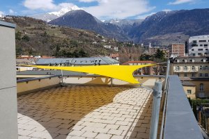 Segel auf Dachterrasse, Schweitzer Schuhe