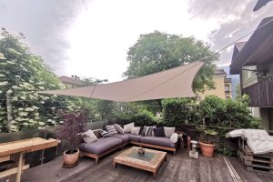 Segel über Loungebereich, Brixen, Südtirol, 2021