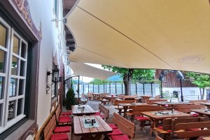 Segel im Biergarten Innenansicht, Zur Alten Post, Wallgau, Bayern, 2018