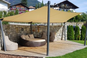 Segel über Loungebereich, Hotel Strobelhof, Dorf Tirol, 2018