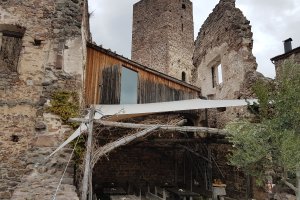 Mittelalter trifft 21.Jahrhundert, Segel als Wetterschutz, Burg Hocheppan, Südtirol, 2018