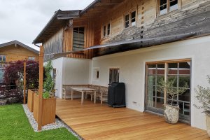 Terrassensegel passend zum traditionellem Baustil, Hausham, Bayern 2019