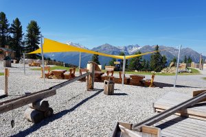 Segel über Picknickplatz Spielparadies Widiversum, Skiregion Hochötz, Österreich 2017