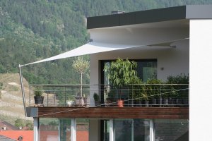 Balkonsegel, Brixen, Südtirol, 2011