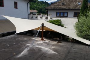 Hoch-Tiefpunkt Gastrosegel (Ansicht von oben), Vinothek Pillhof, Eppan, Südtirol, 2014