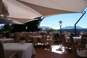 Detail Überlappung dreier Segel, Hotel Holzner, Oberbozen, Südtirol, 2010