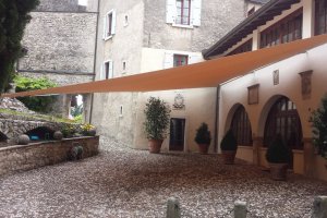 100m² Segel im Innenhof, Schloss Tenno, Arco, Gardasee, 2013