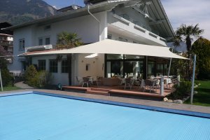 Poolterrasse mit Segel, Hotel Rablanderhof, Rabland, Südtirol, 2013