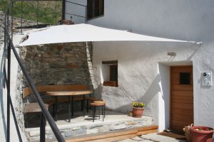 Wetterschutzsegel Sitzecke im Eingangsbereich, Rodeneck, Südtirol, 2012